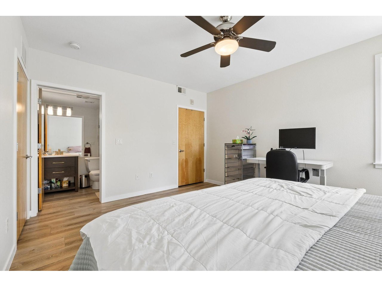 4650 Holiday Dr 201