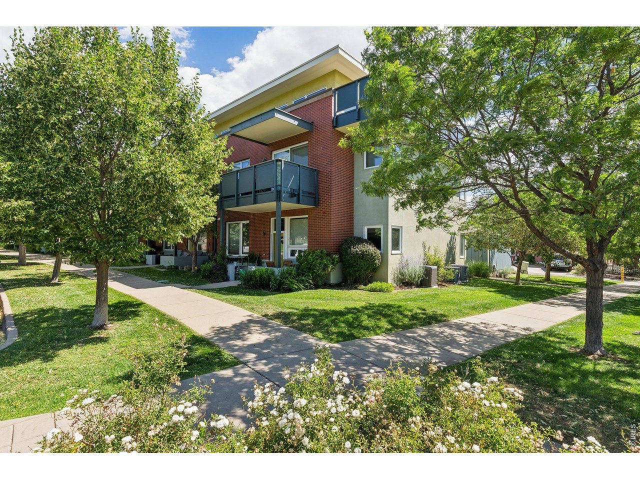 4650 Holiday Dr 201