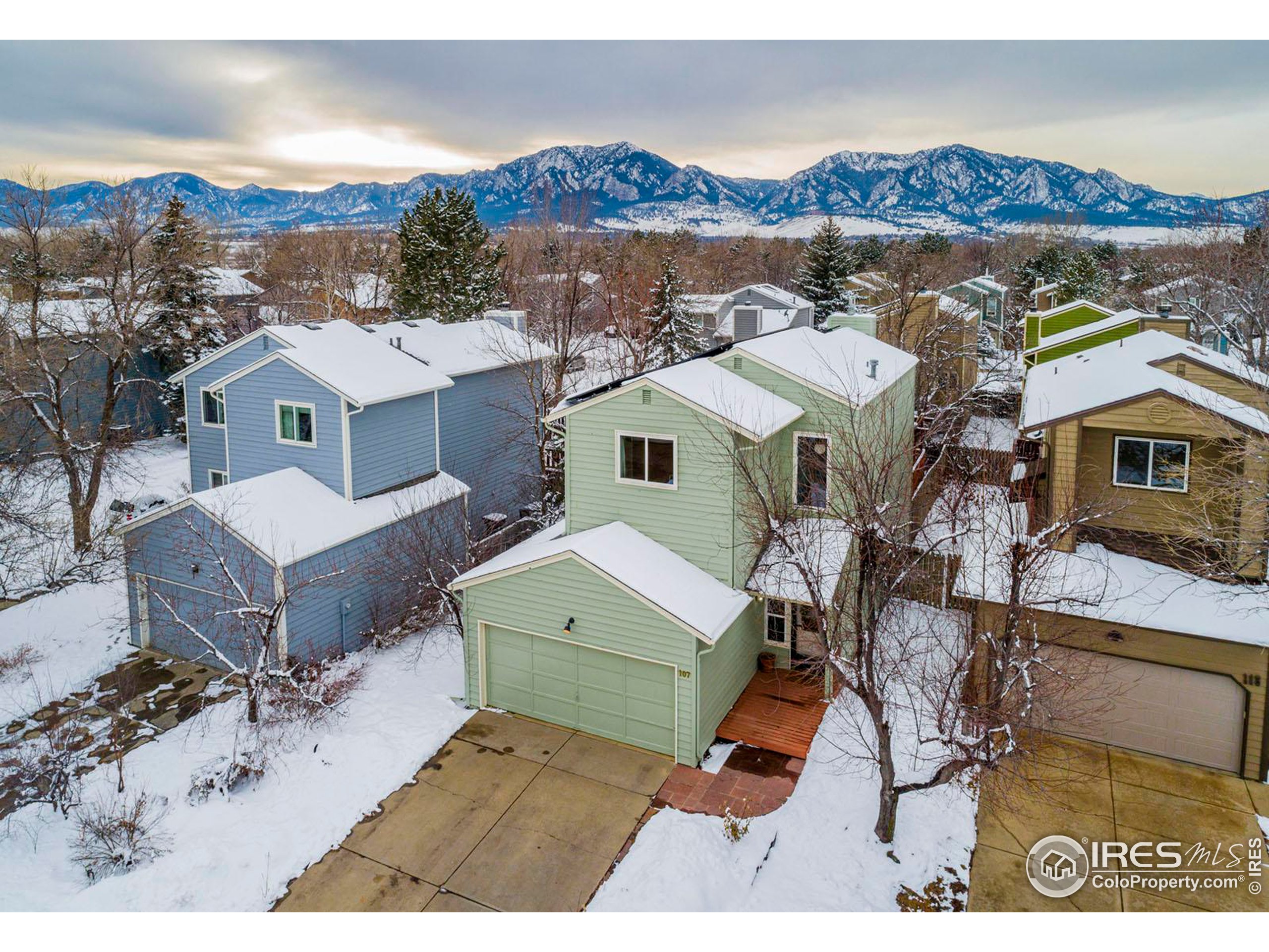 107 Mineola Ct