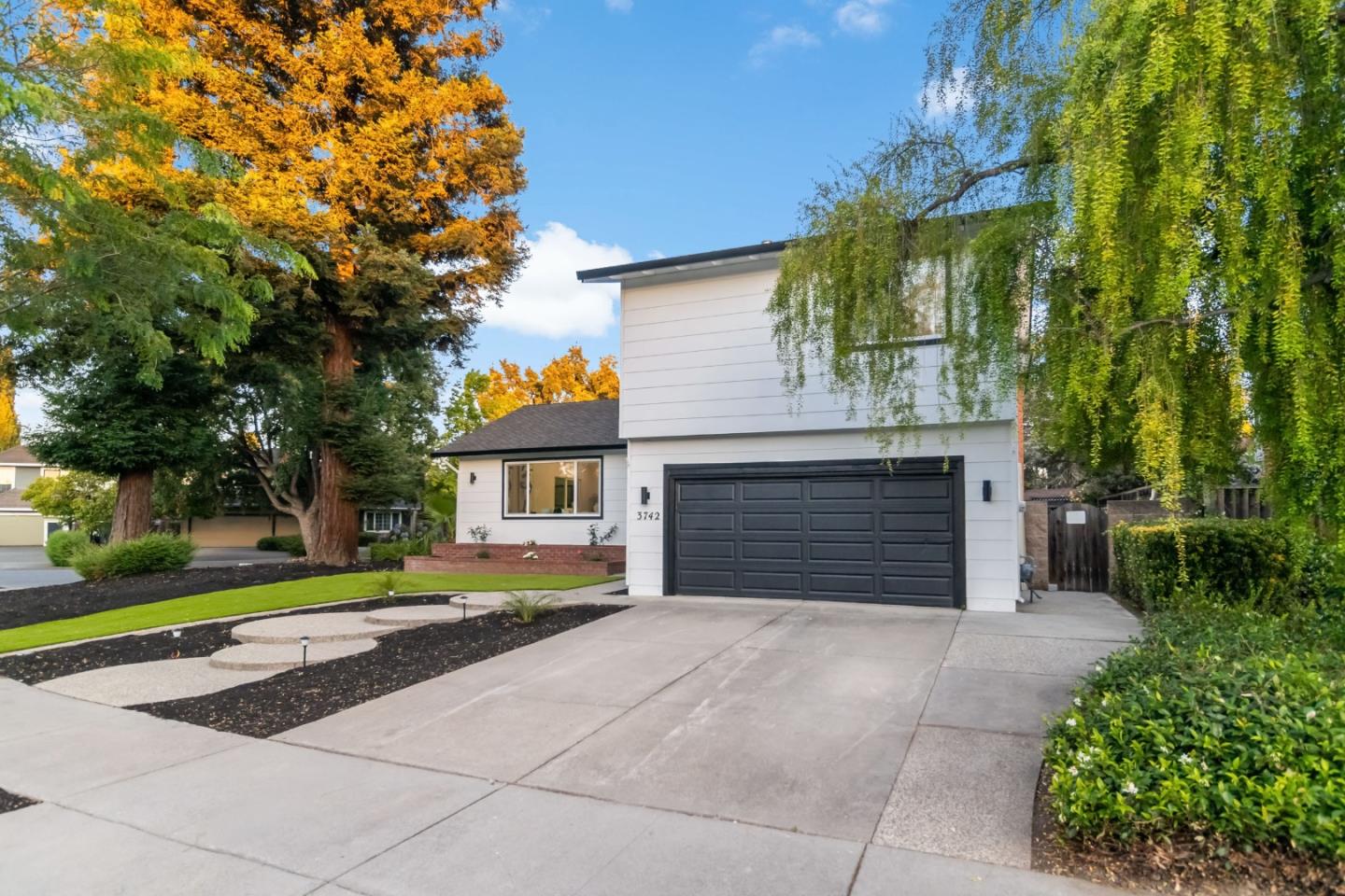 3742 Wellington Square