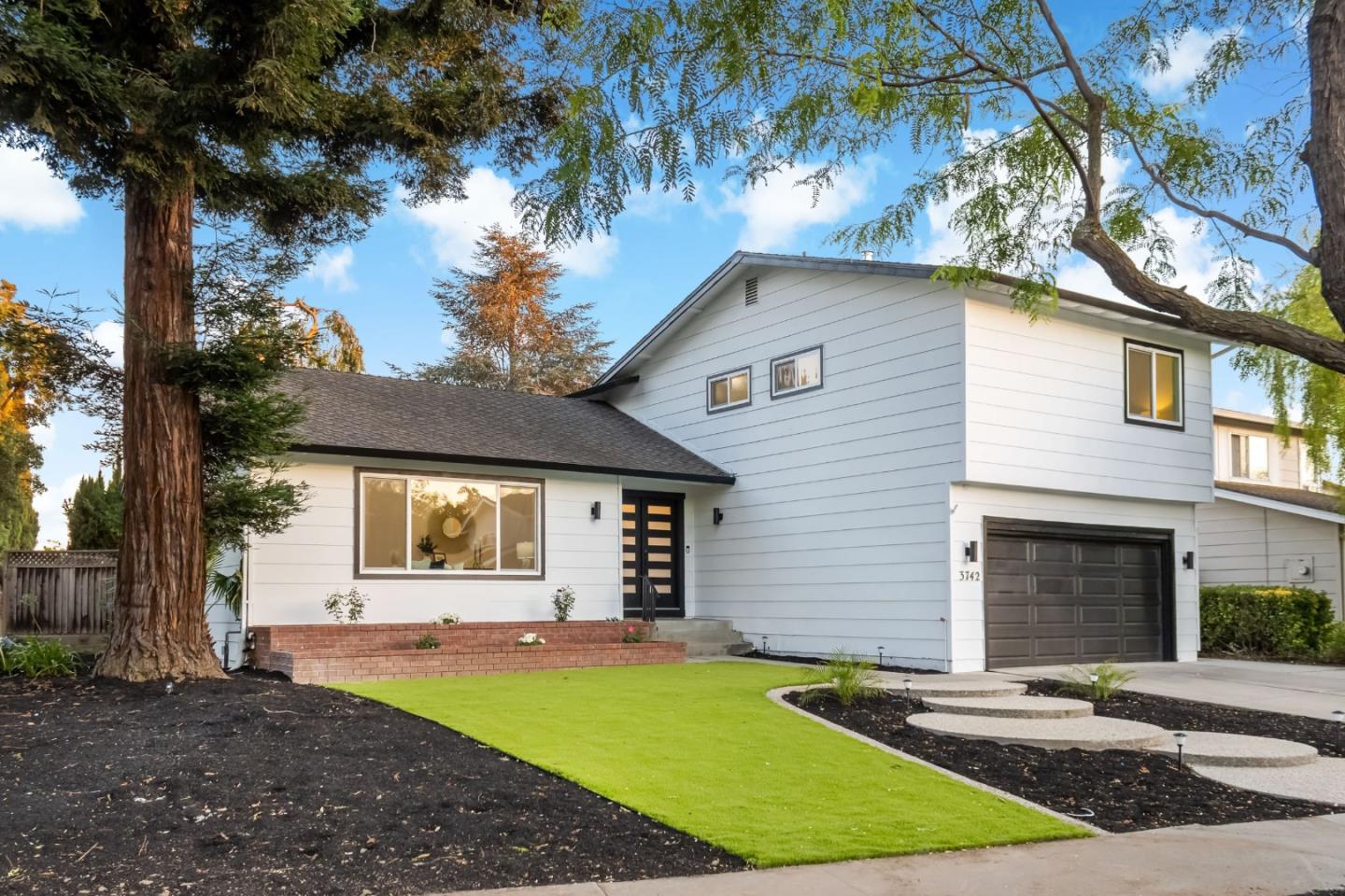 3742 Wellington Square