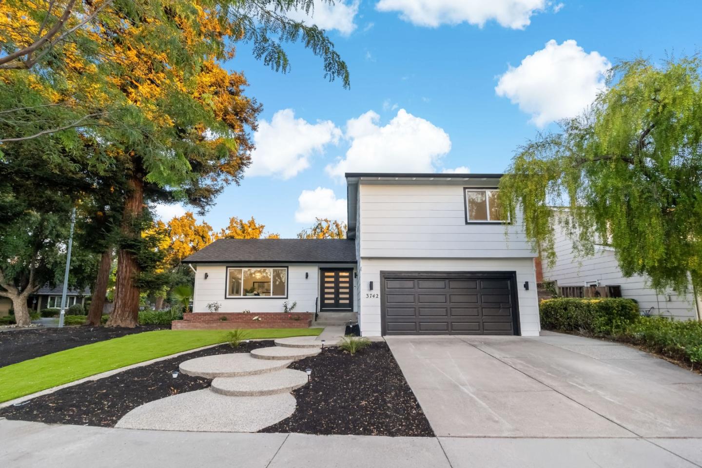3742 Wellington Square