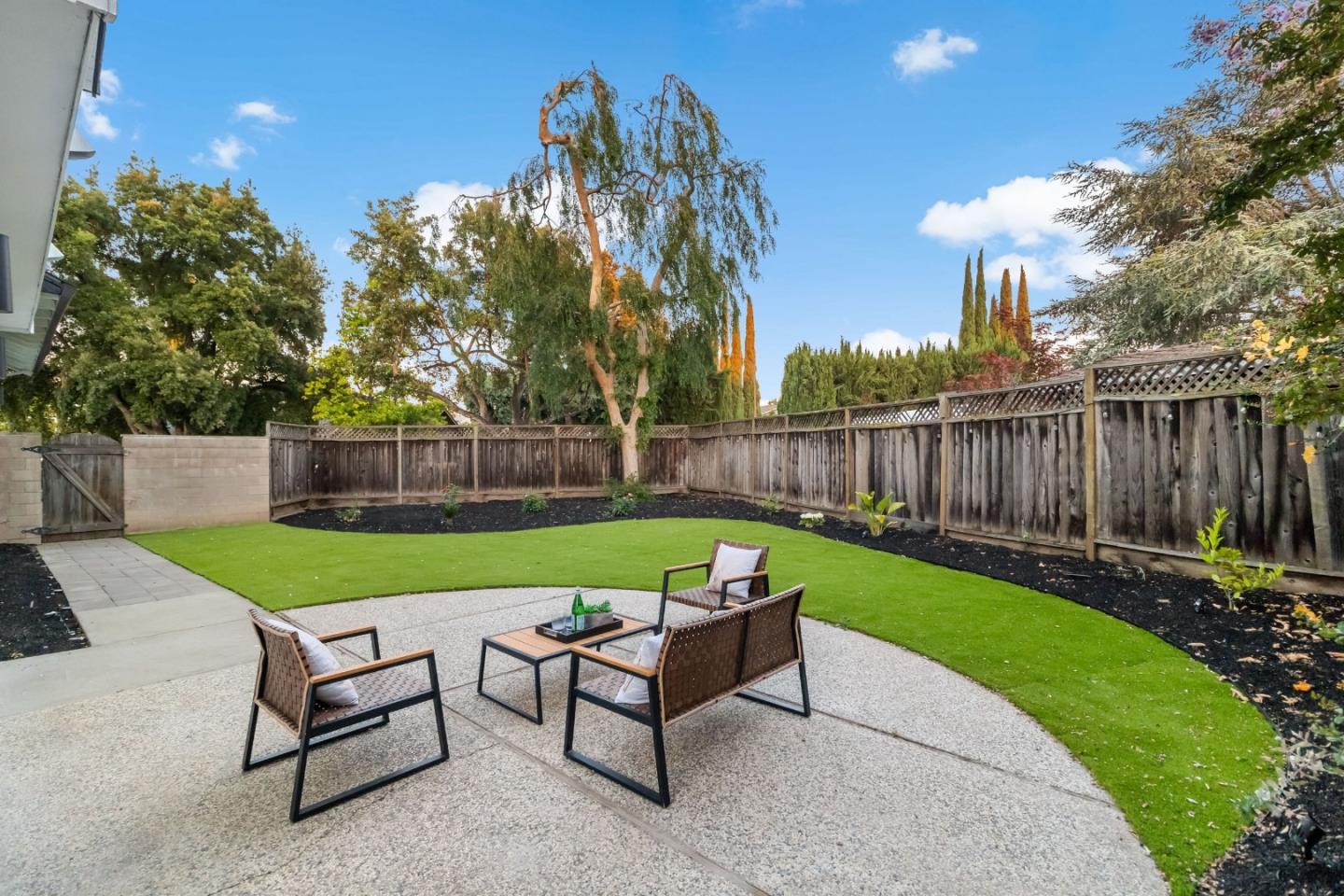 3742 Wellington Square