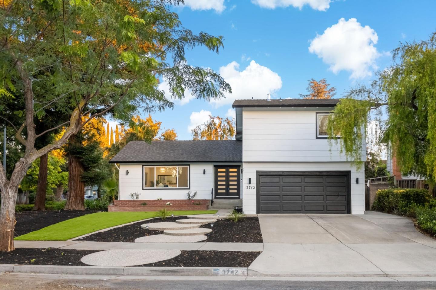 3742 Wellington Square