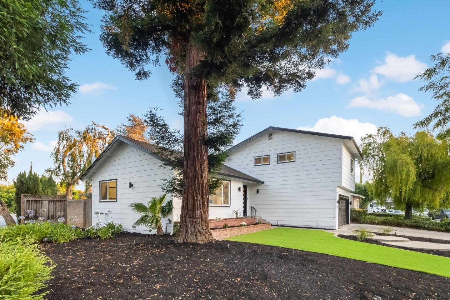 3742 Wellington Square