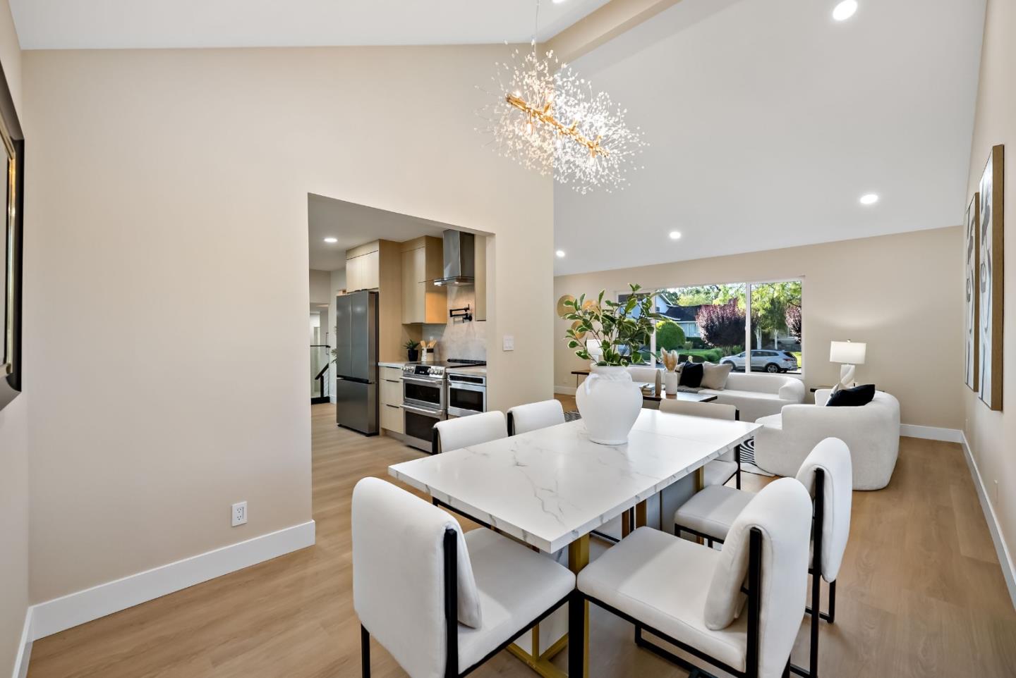 3742 Wellington Square