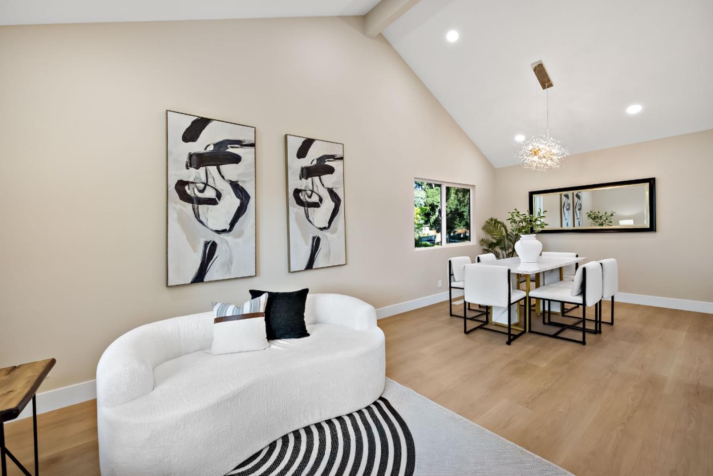 3742 Wellington Square