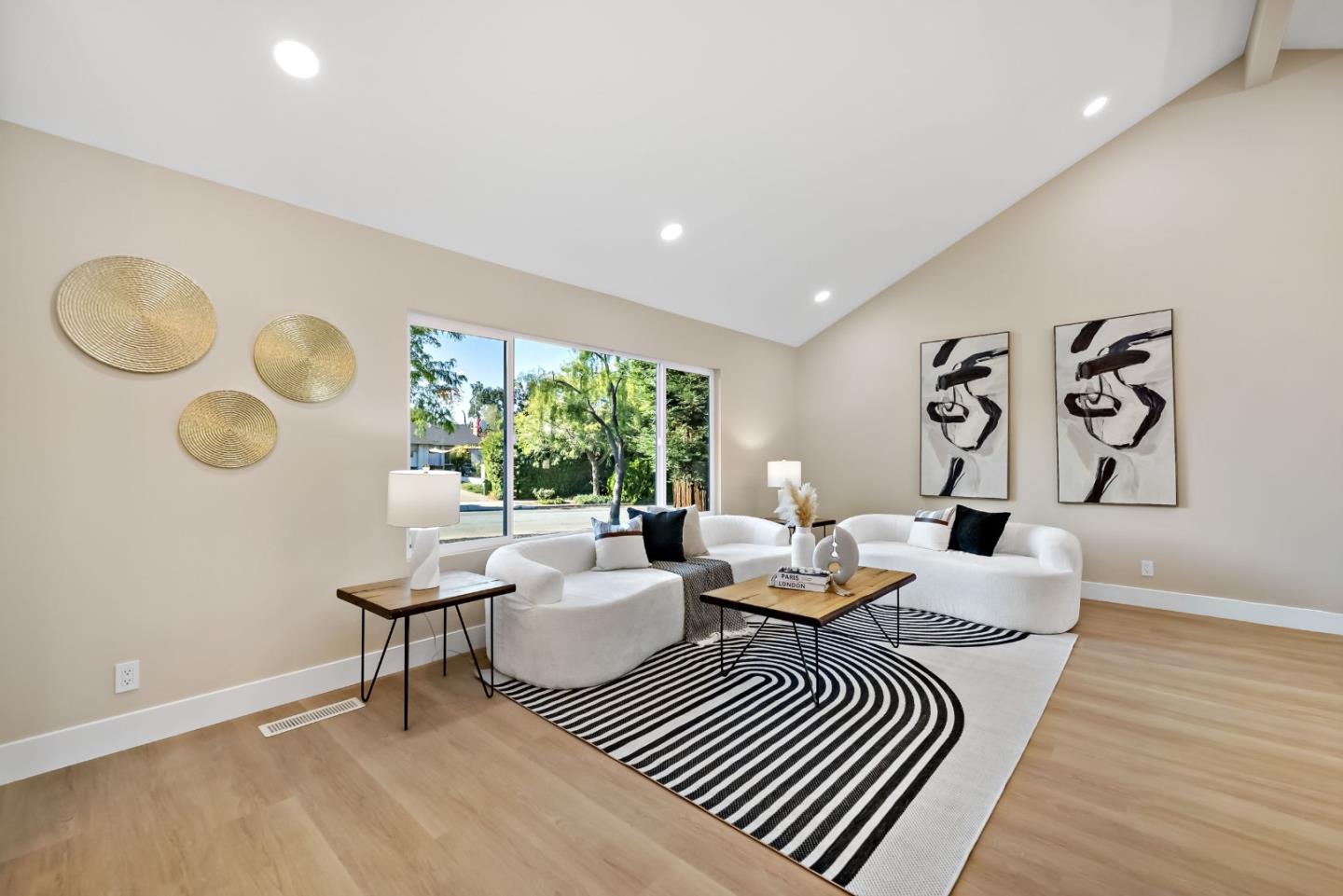 3742 Wellington Square
