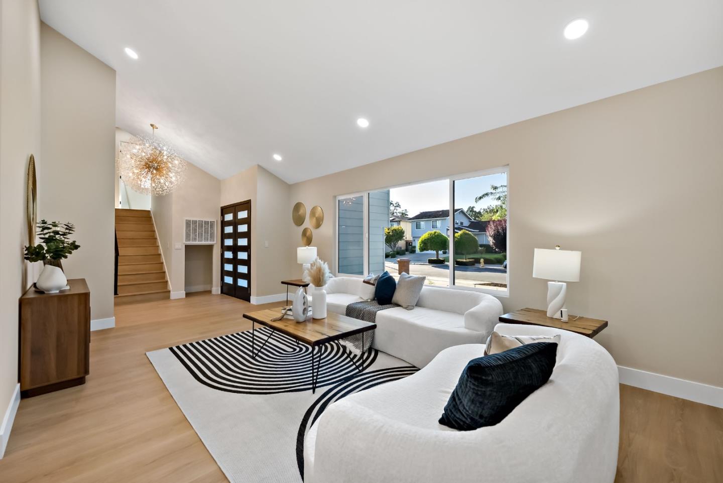 3742 Wellington Square