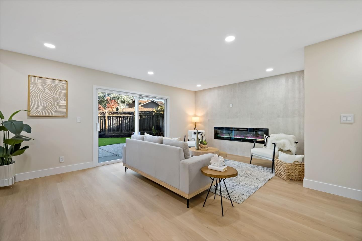 3742 Wellington Square