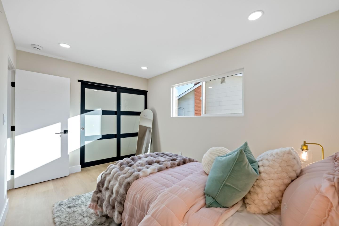 3742 Wellington Square