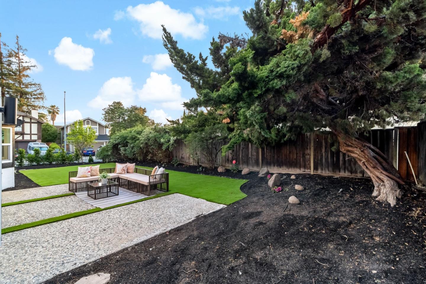 2811 Glen Firth Drive