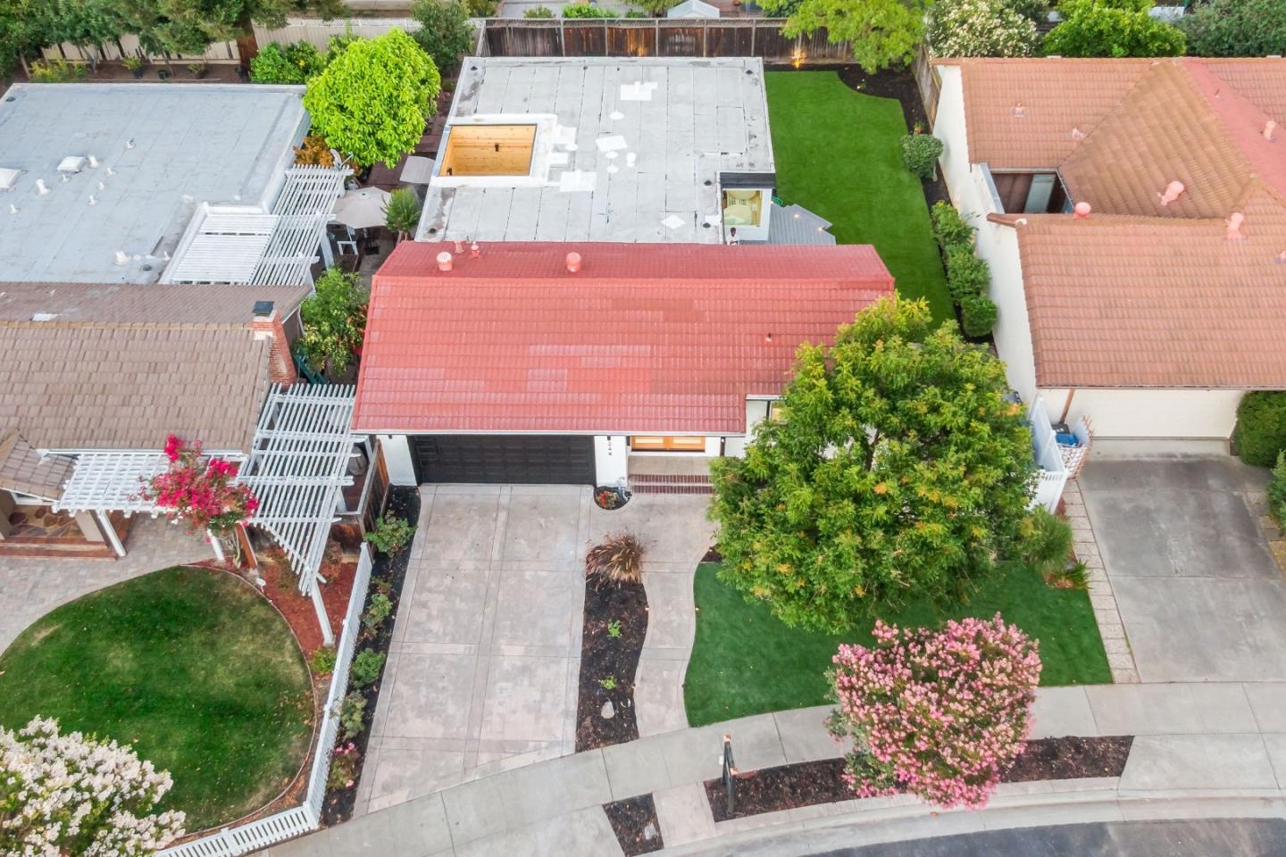 244 Darryl DR