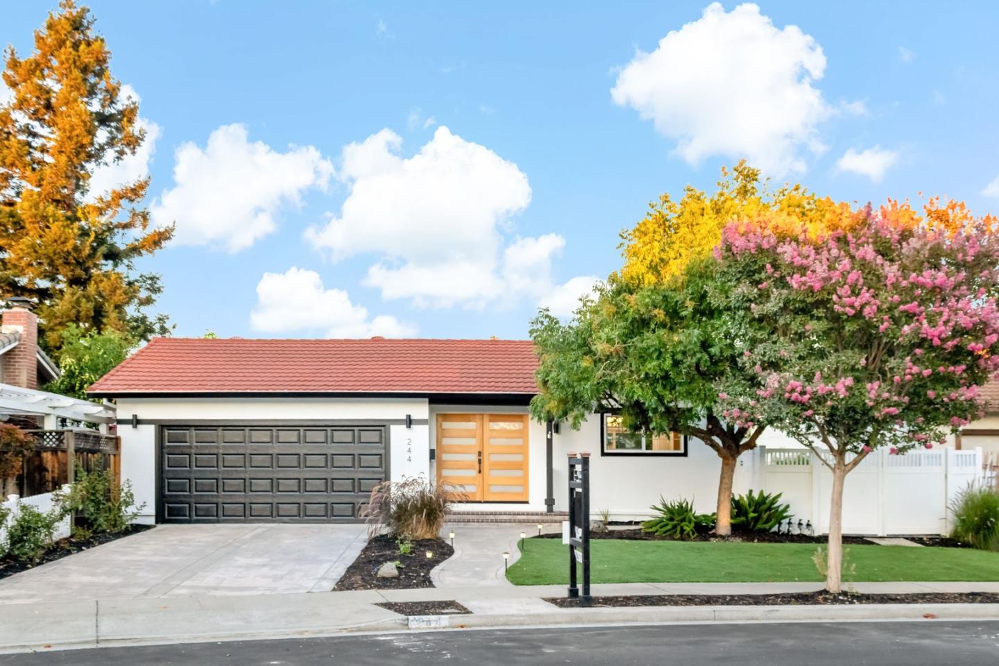 244 Darryl DR
