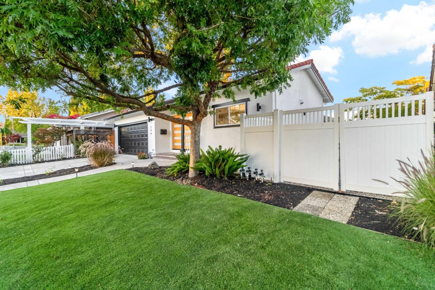 244 Darryl DR