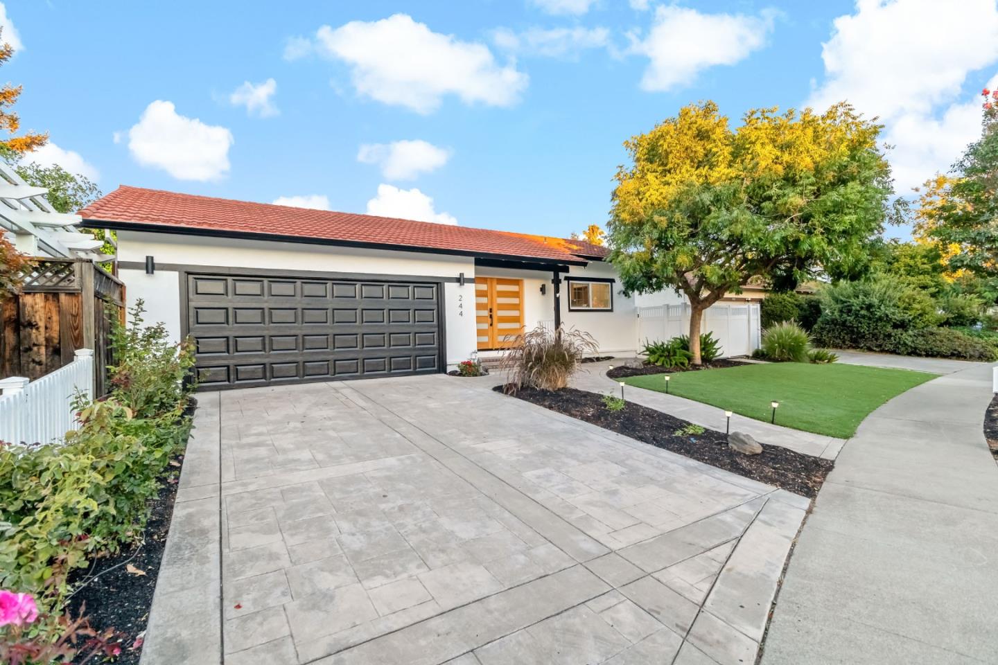 244 Darryl DR