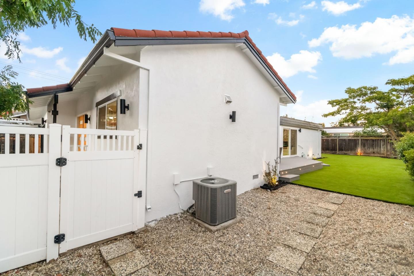 244 Darryl DR