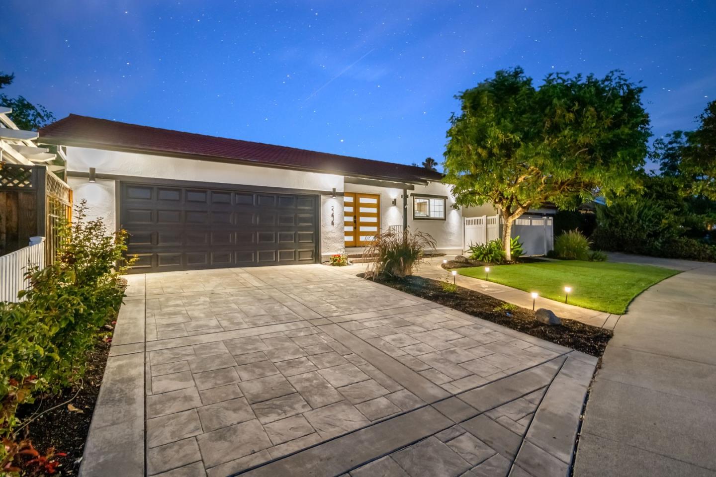244 Darryl DR