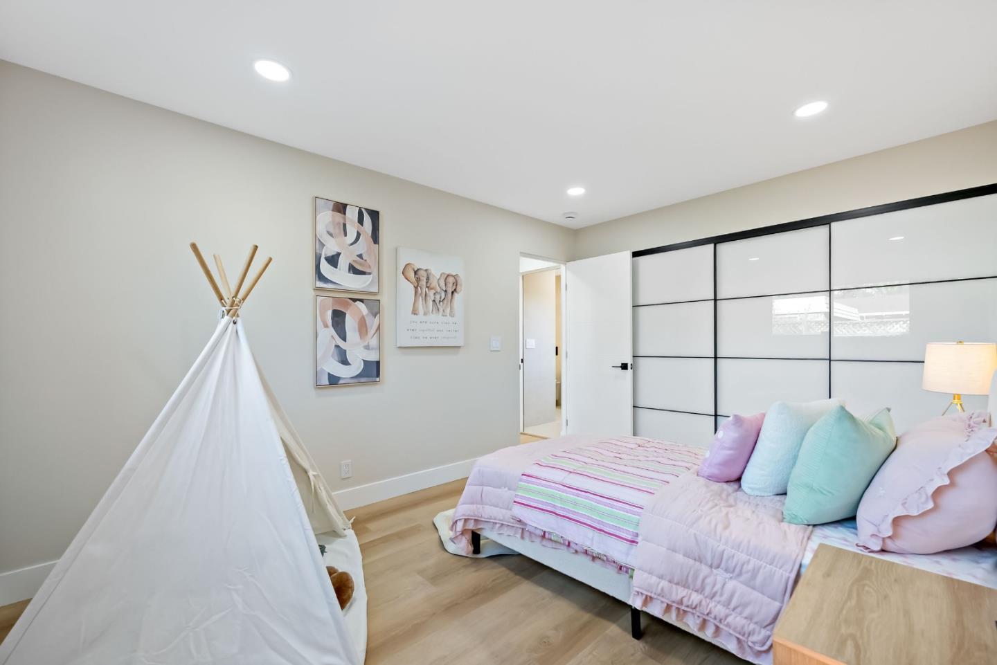 244 Darryl DR