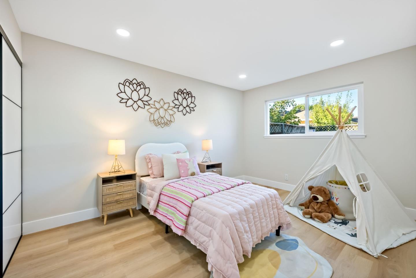 244 Darryl DR