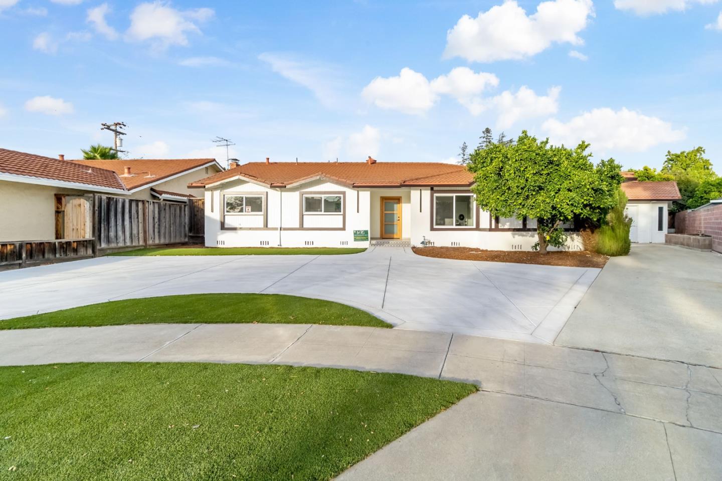 3370 Elgin LN
