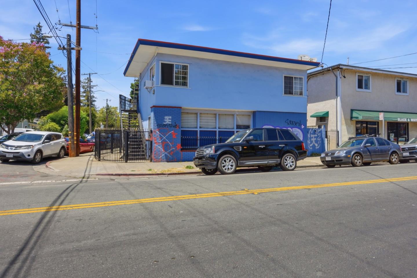 3050 Davis ST