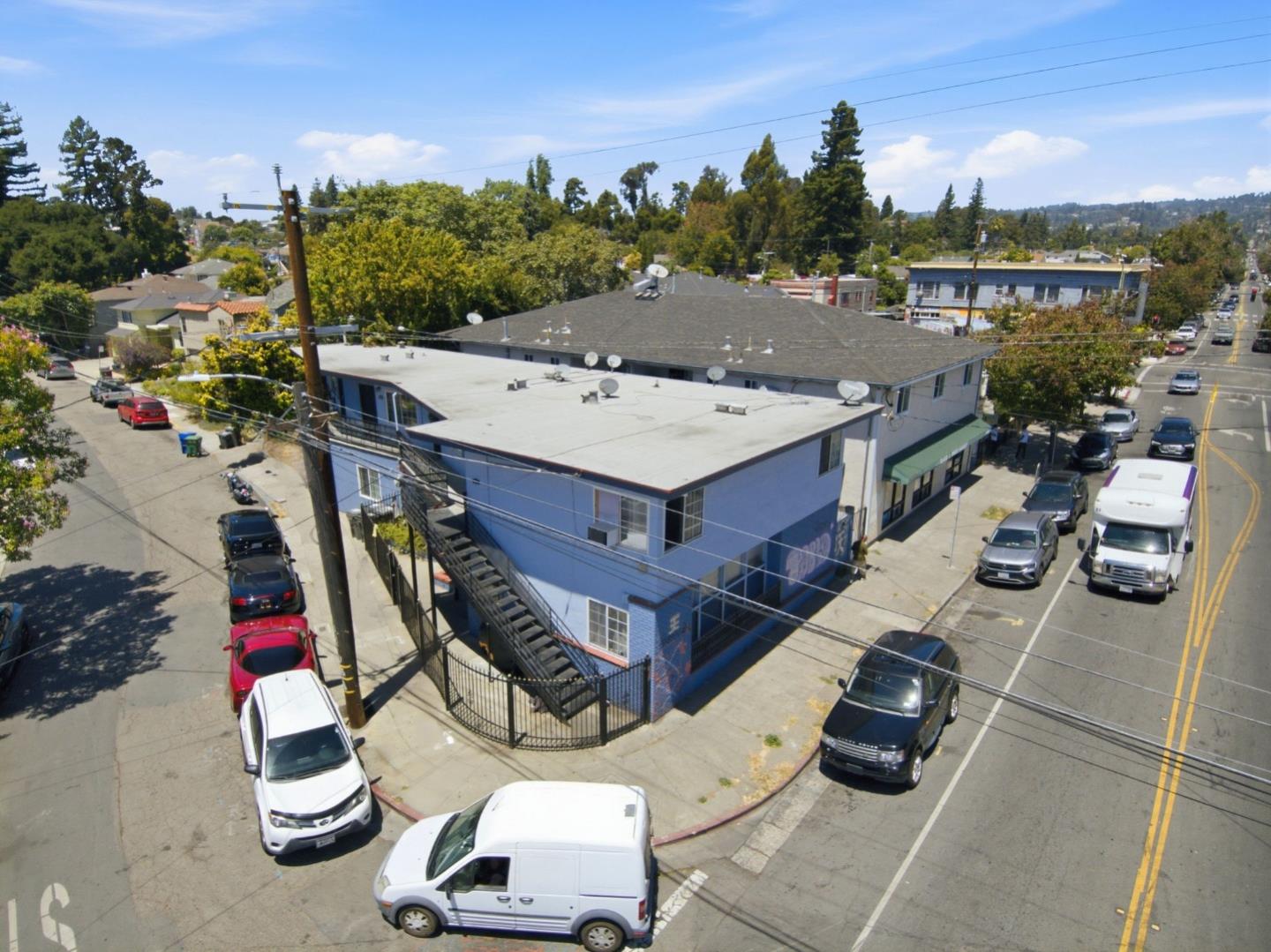 3050 Davis ST