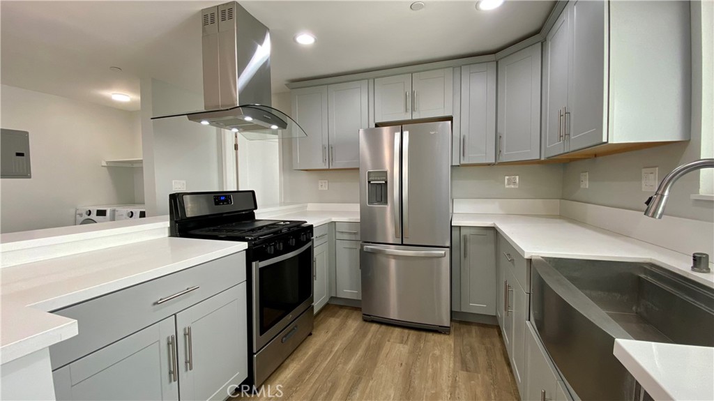 245 Robinson Street 2