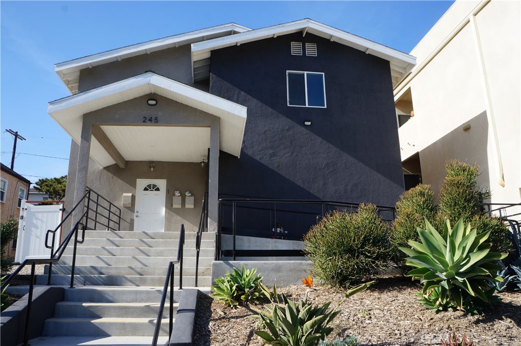 245 Robinson Street 2