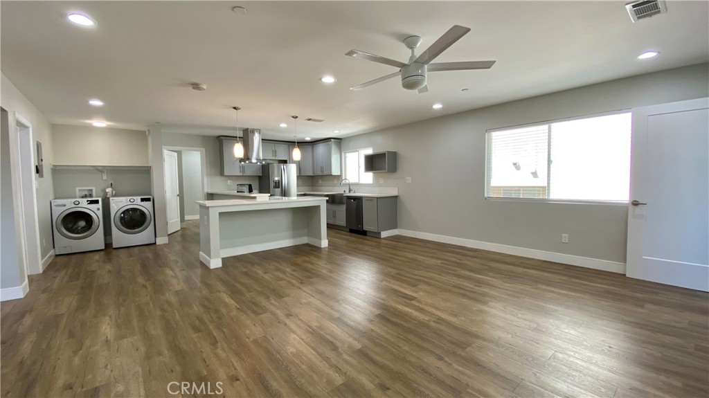 245 Robinson Street 2