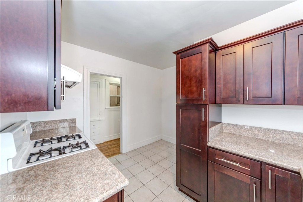 1308 1/2 S Van Ness Avenue