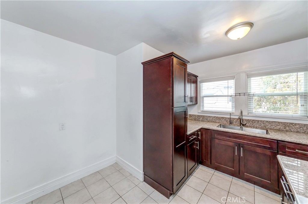 1308 1/2 S Van Ness Avenue