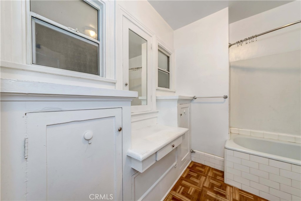 1308 1/2 S Van Ness Avenue