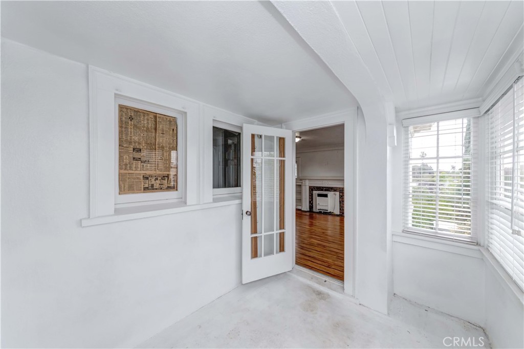 1308 1/2 S Van Ness Avenue