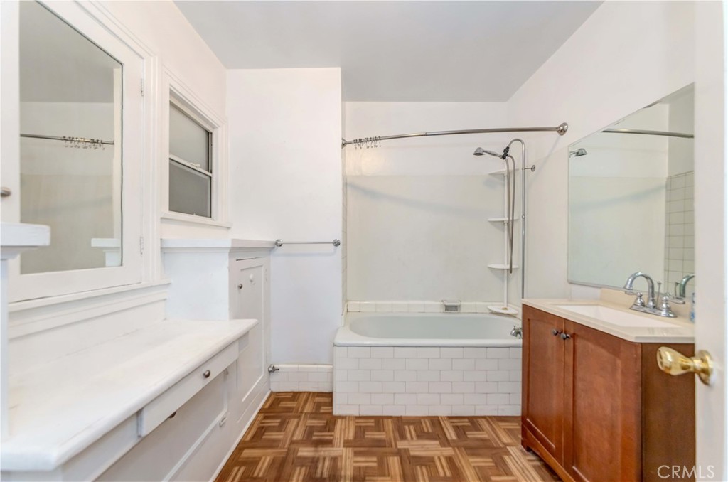 1308 1/2 S Van Ness Avenue