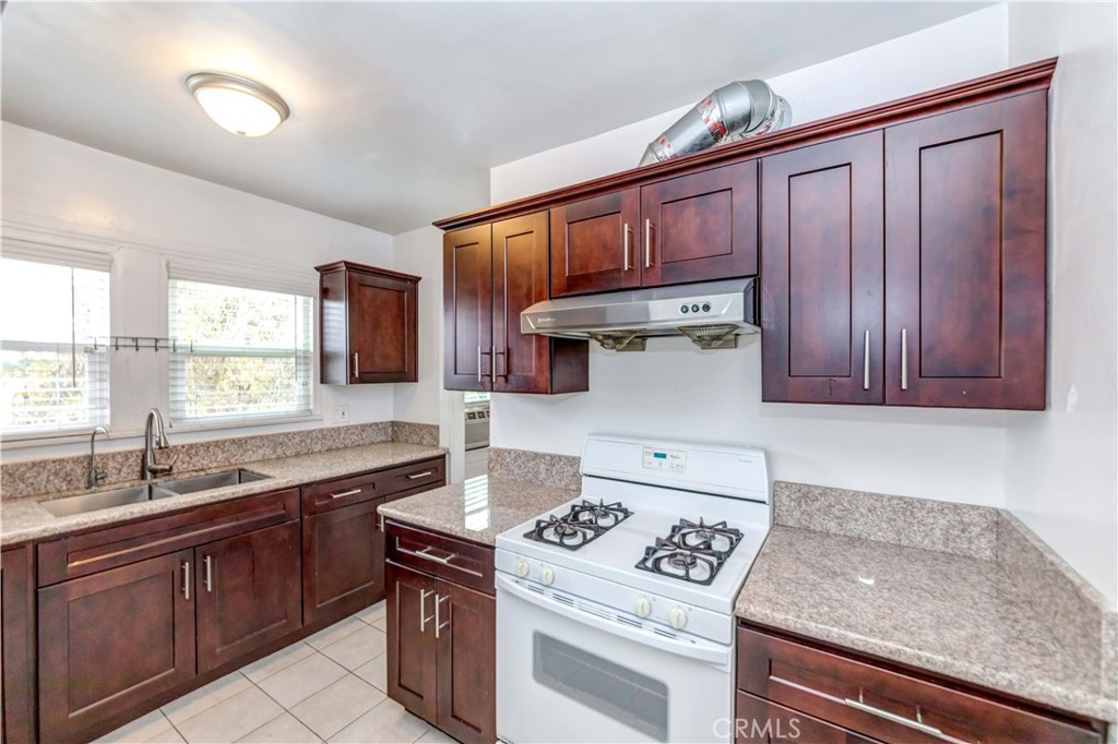 1308 1/2 S Van Ness Avenue