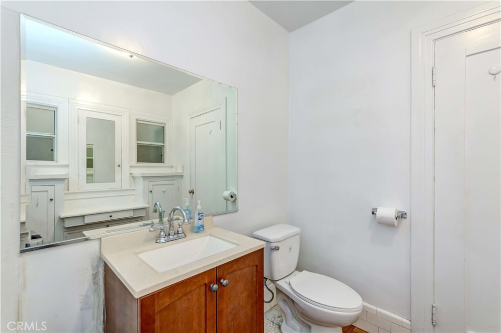 1308 1/2 S Van Ness Avenue