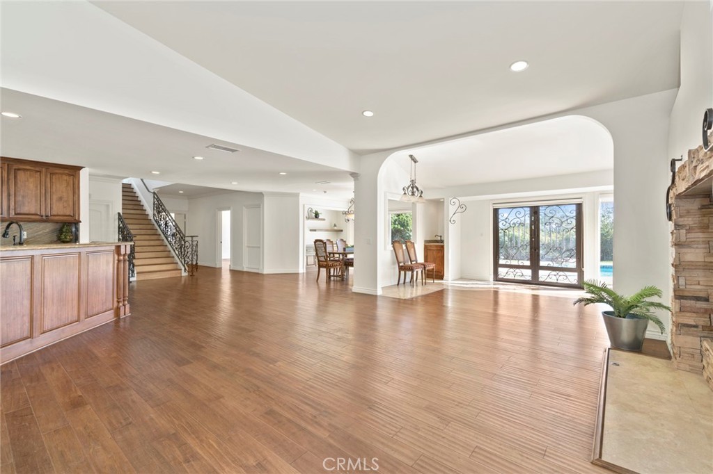 3040 Terraza Place