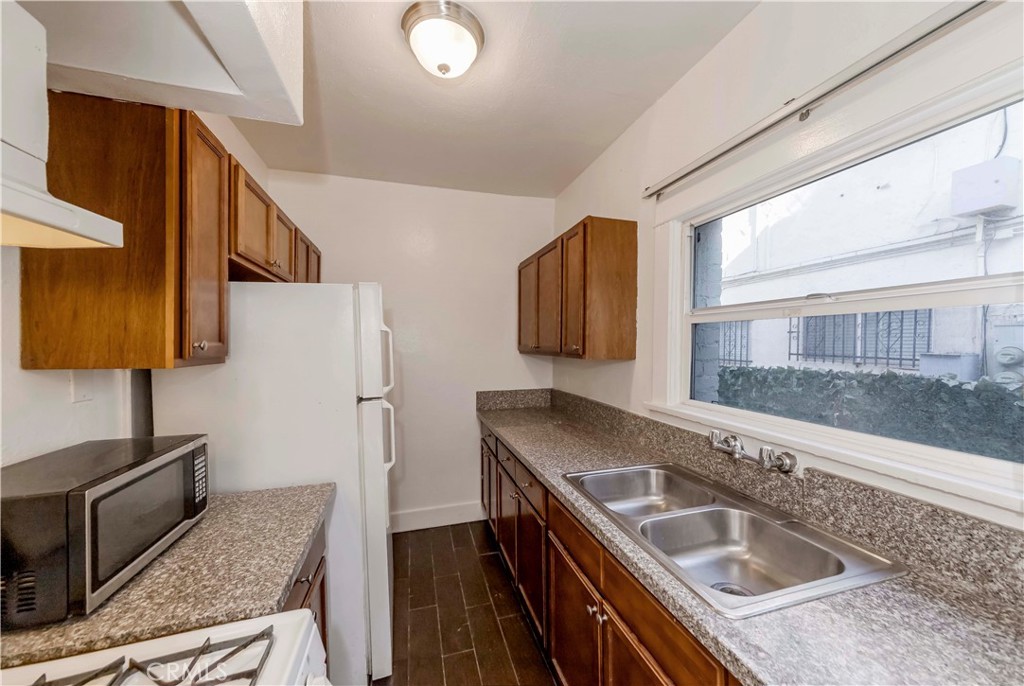 635 ELM Avenue 8