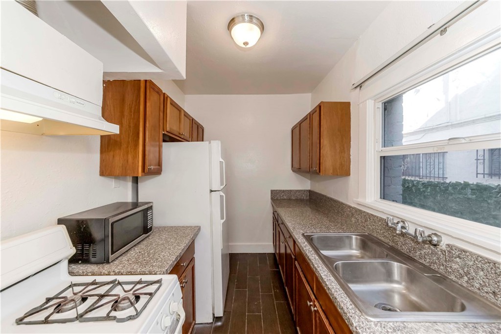 635 ELM Avenue 8