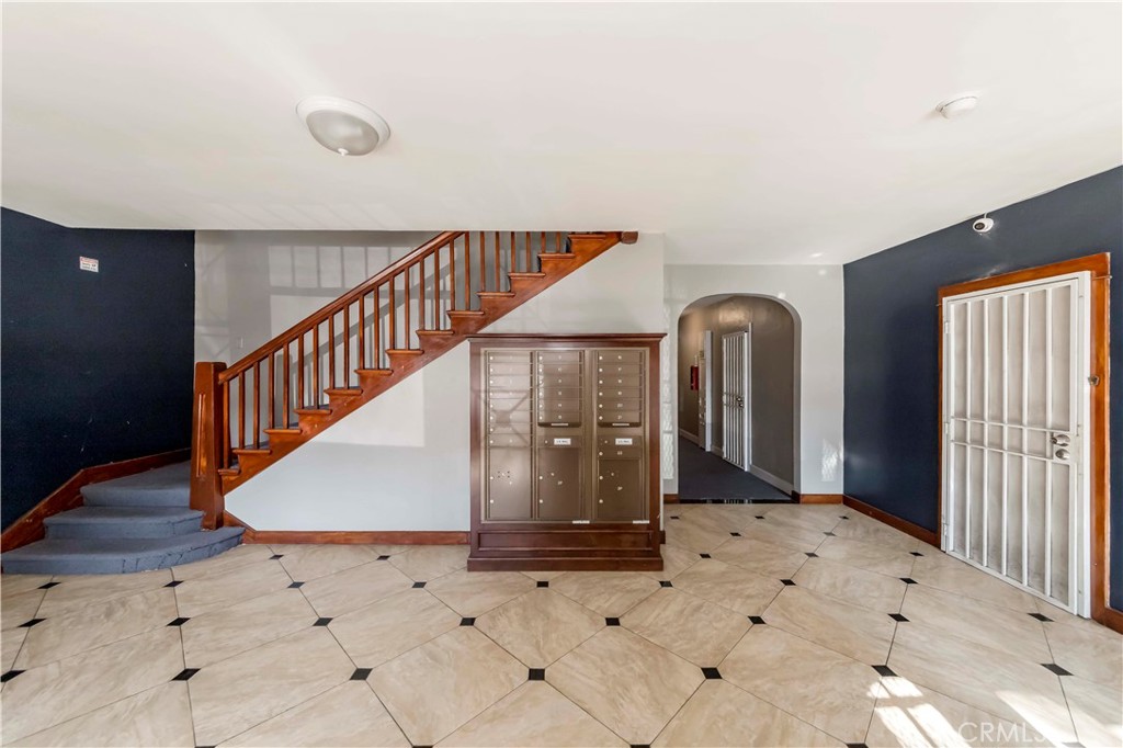 635 ELM Avenue 8