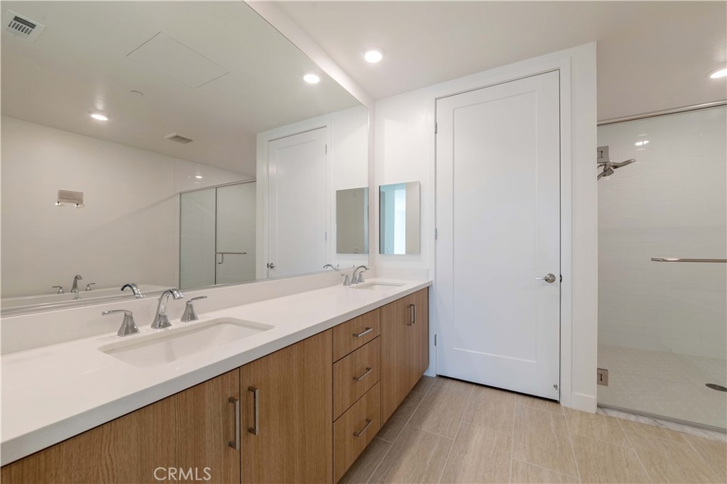 2207 Rivington 2207