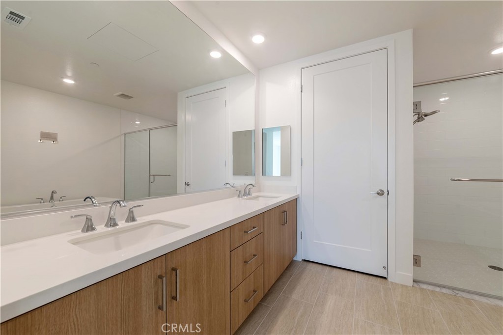 2207 Rivington 2207