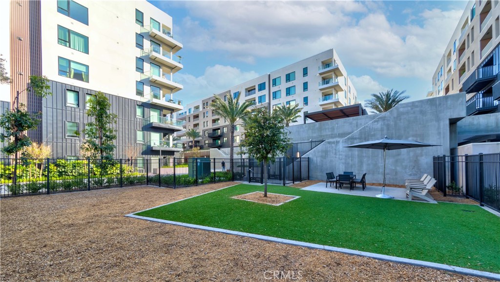 2207 Rivington 2207