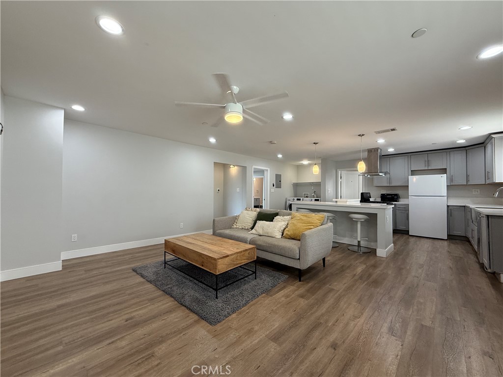 245 Robinson Street 2
