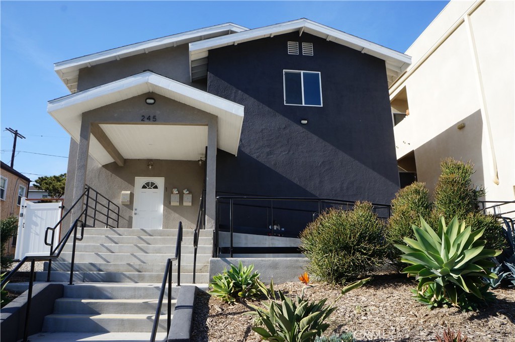 245 Robinson Street 2