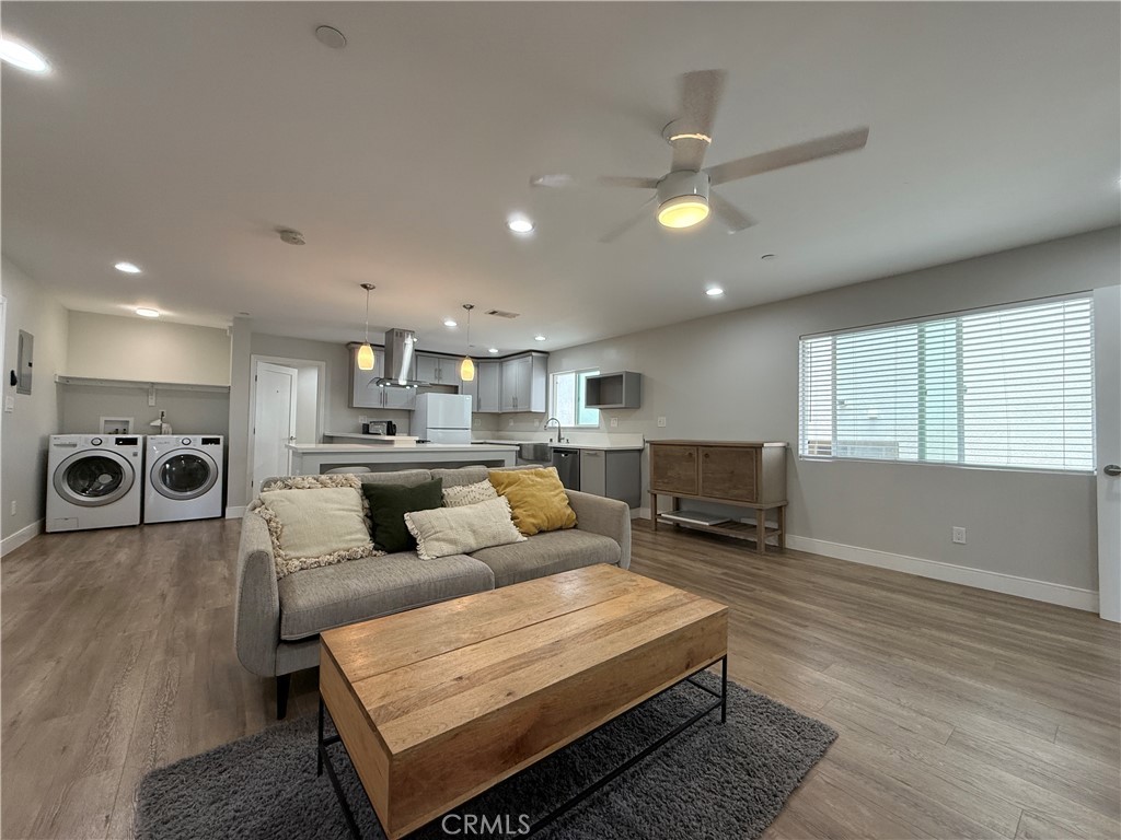245 Robinson Street 2