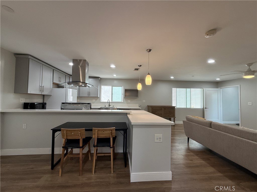 245 Robinson Street 2
