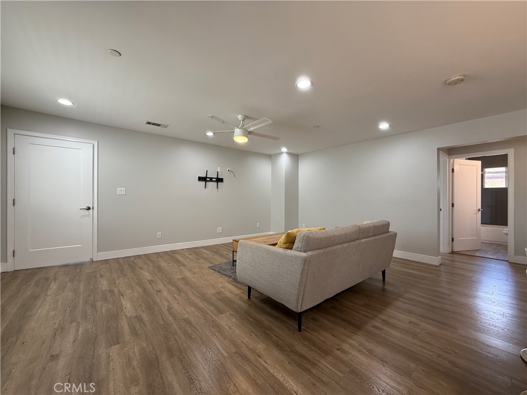 245 Robinson Street 2