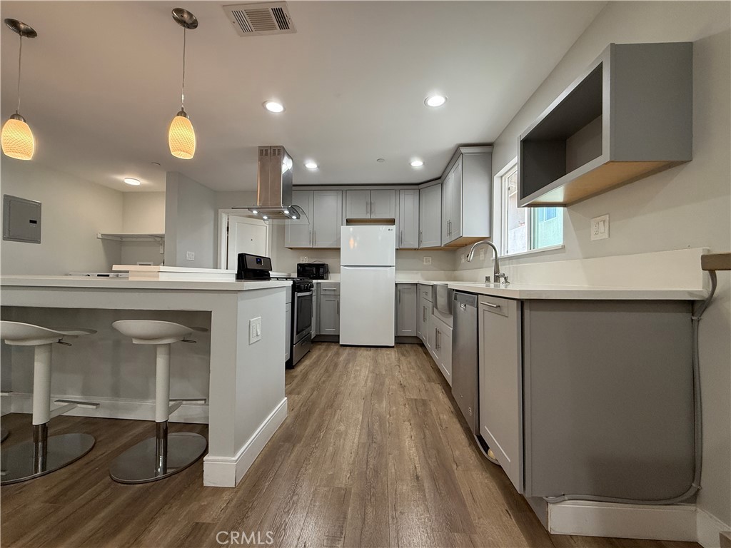 245 Robinson Street 2